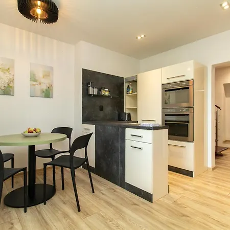 Large For Up To 11 Guests Апартаменты *